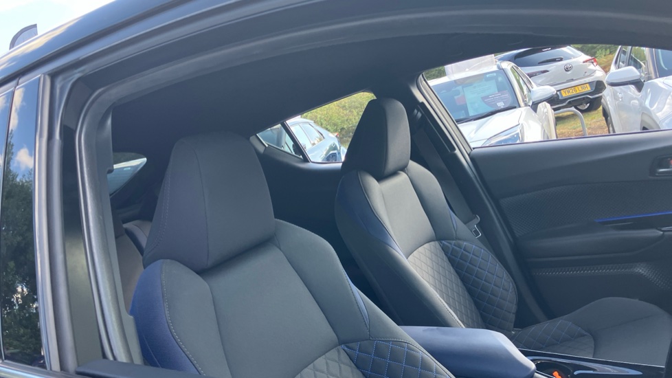 Toyota C-HR 1.8 Hybrid Dynamic 5dr CVT Hybrid Hatchback - Image 19