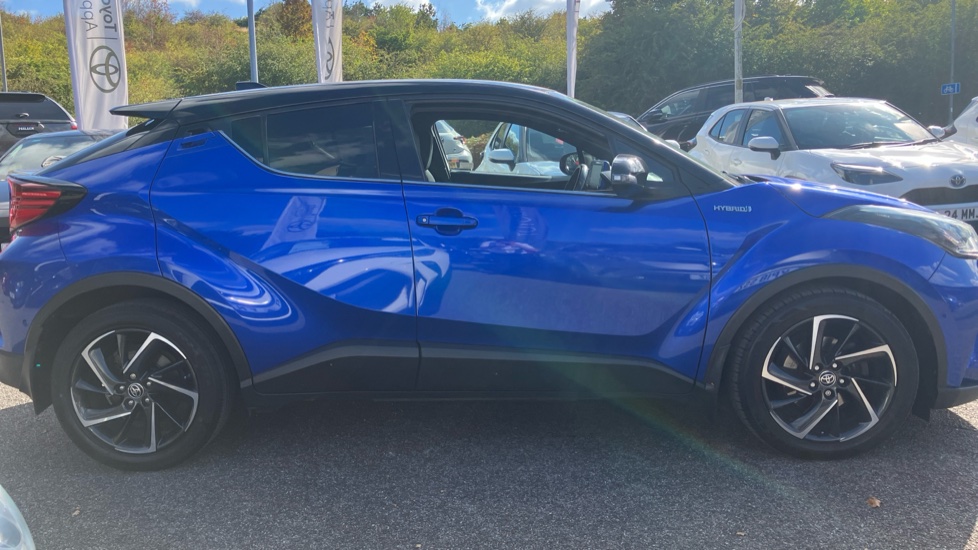 Toyota C-HR 1.8 Hybrid Dynamic 5dr CVT Hybrid Hatchback - Image 23
