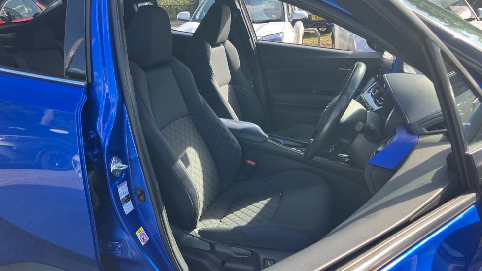 Toyota C-HR 1.8 Hybrid Dynamic 5dr CVT Hybrid Hatchback - Image 62