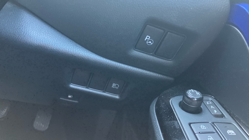 Toyota C-HR 1.8 Hybrid Dynamic 5dr CVT Hybrid Hatchback - Image 68