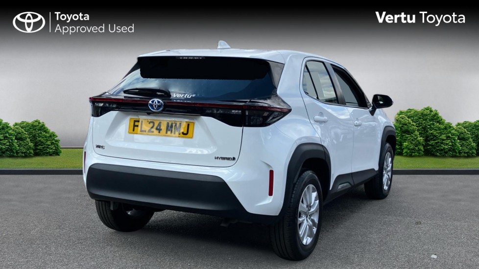 Toyota Yaris Cross 1.5 Hybrid Icon 5dr CVT Hybrid Estate - Image 2
