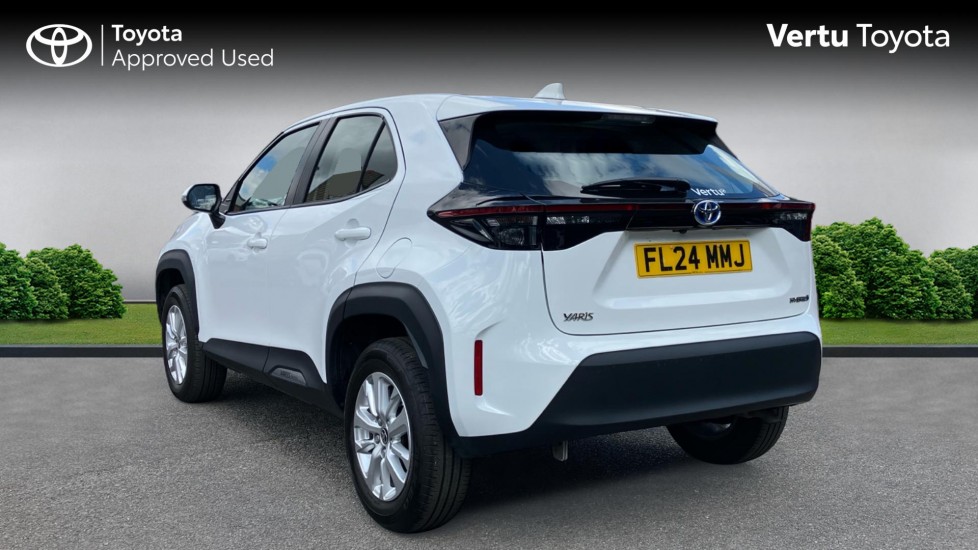 Toyota Yaris Cross 1.5 Hybrid Icon 5dr CVT Hybrid Estate - Image 4