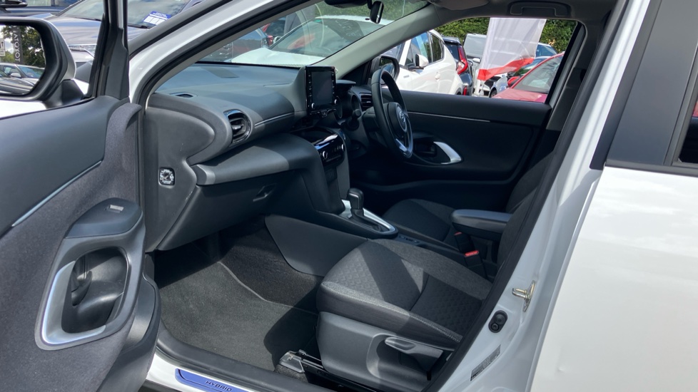 Toyota Yaris Cross 1.5 Hybrid Icon 5dr CVT Hybrid Estate - Image 5