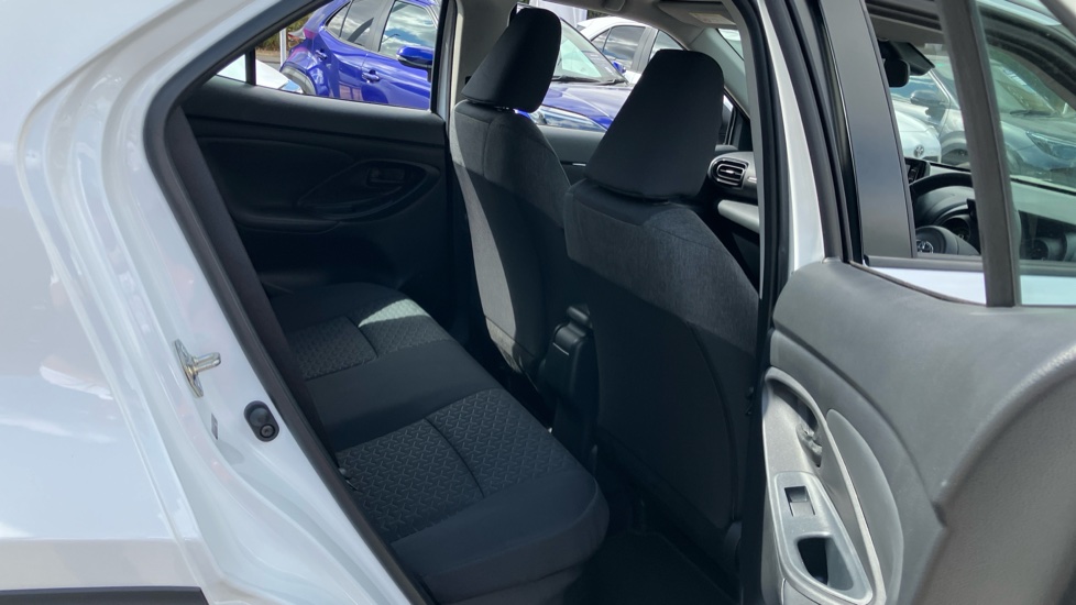 Toyota Yaris Cross 1.5 Hybrid Icon 5dr CVT Hybrid Estate - Image 8