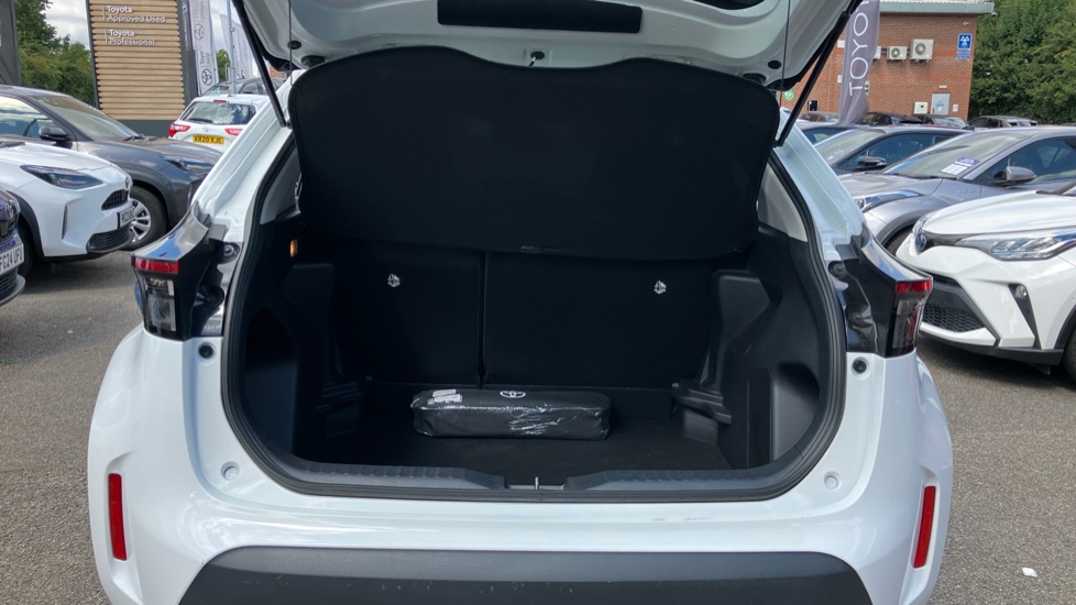 Toyota Yaris Cross 1.5 Hybrid Icon 5dr CVT Hybrid Estate - Image 13
