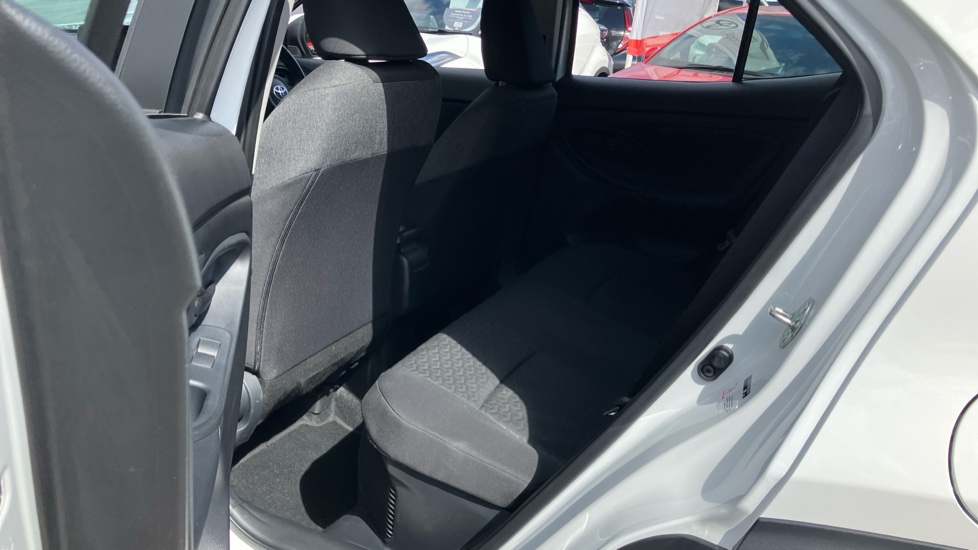Toyota Yaris Cross 1.5 Hybrid Icon 5dr CVT Hybrid Estate - Image 15