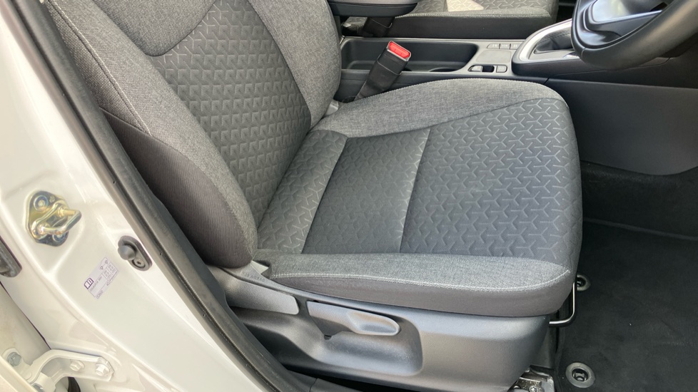 Toyota Yaris Cross 1.5 Hybrid Icon 5dr CVT Hybrid Estate - Image 17