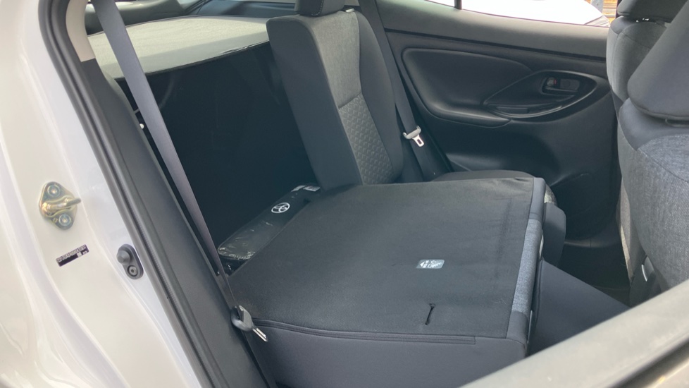 Toyota Yaris Cross 1.5 Hybrid Icon 5dr CVT Hybrid Estate - Image 18