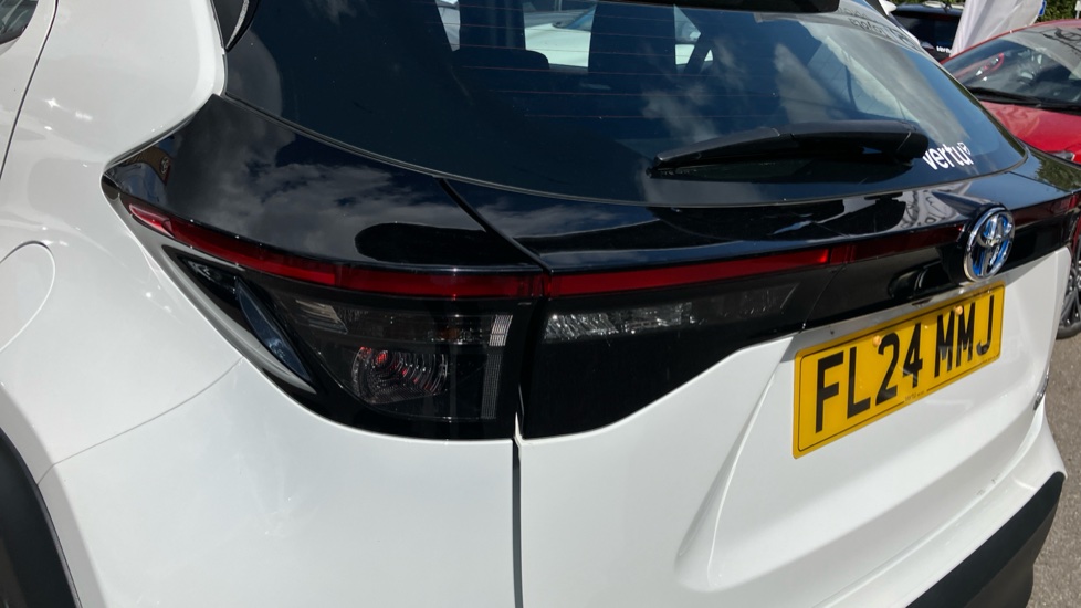 Toyota Yaris Cross 1.5 Hybrid Icon 5dr CVT Hybrid Estate - Image 21