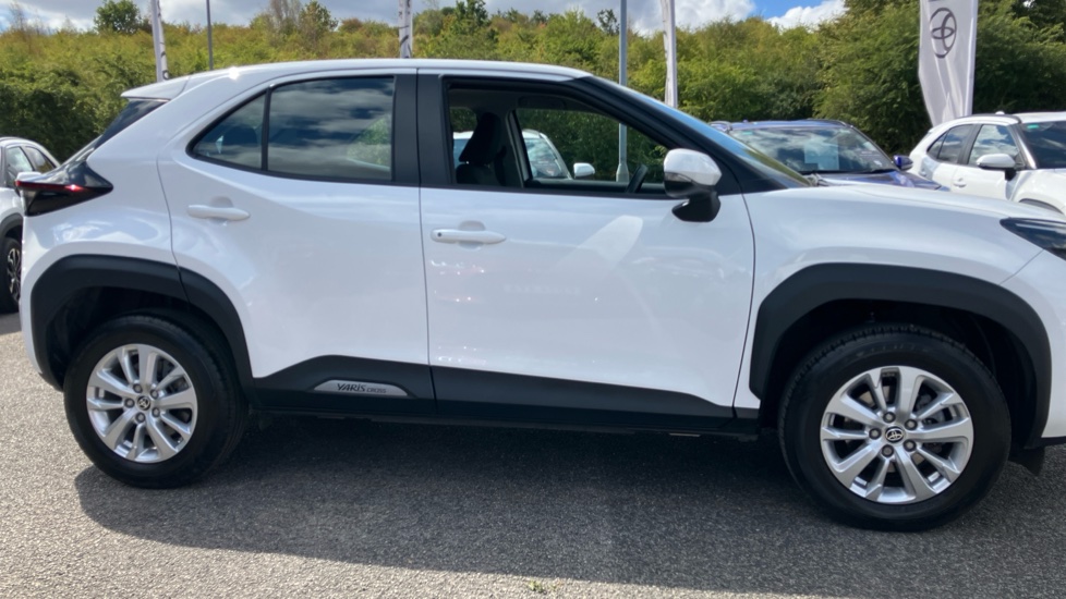 Toyota Yaris Cross 1.5 Hybrid Icon 5dr CVT Hybrid Estate - Image 23