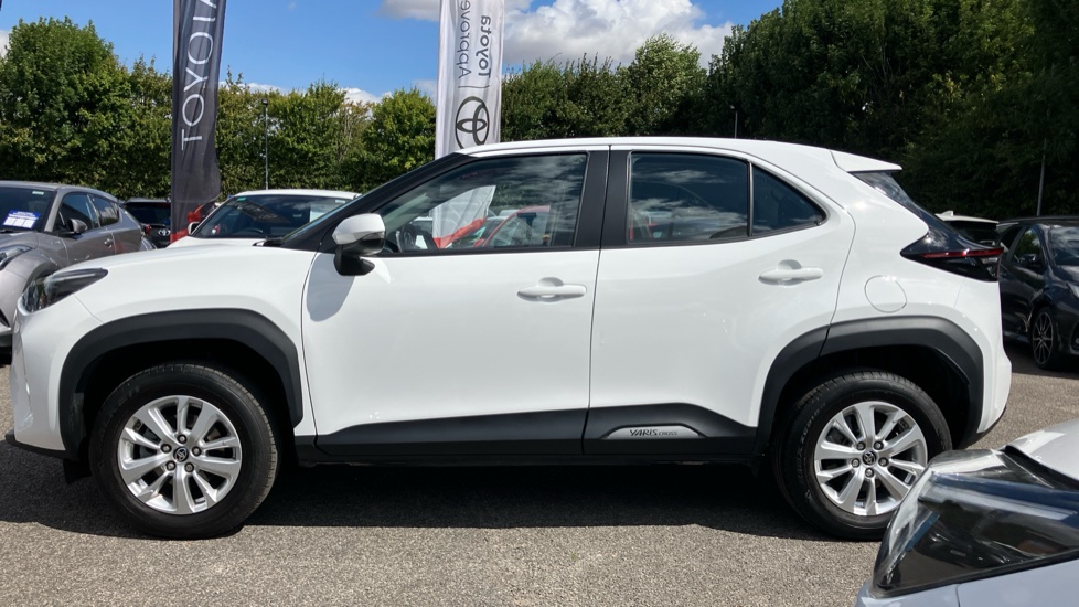 Toyota Yaris Cross 1.5 Hybrid Icon 5dr CVT Hybrid Estate - Image 24