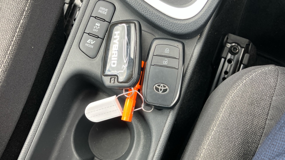 Toyota Yaris Cross 1.5 Hybrid Icon 5dr CVT Hybrid Estate - Image 28