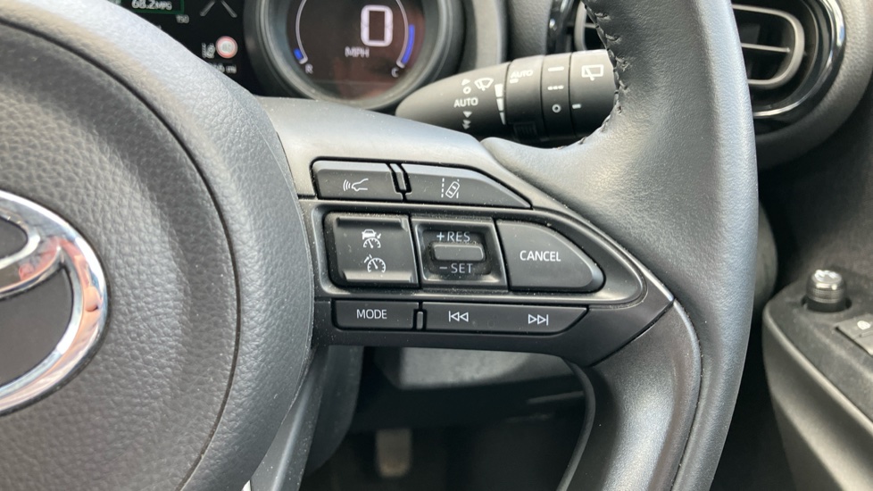 Toyota Yaris Cross 1.5 Hybrid Icon 5dr CVT Hybrid Estate - Image 32