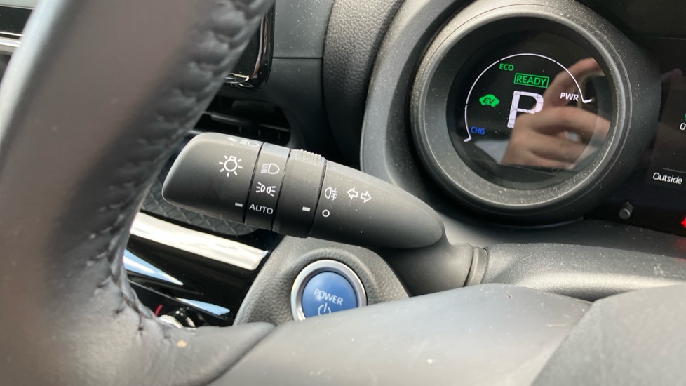 Toyota Yaris Cross 1.5 Hybrid Icon 5dr CVT Hybrid Estate - Image 35