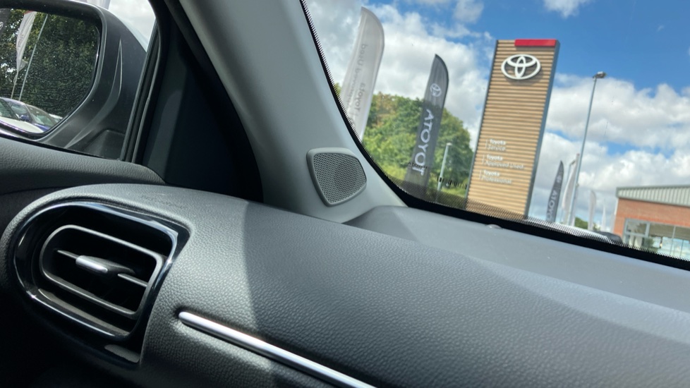 Toyota Yaris Cross 1.5 Hybrid Icon 5dr CVT Hybrid Estate - Image 39