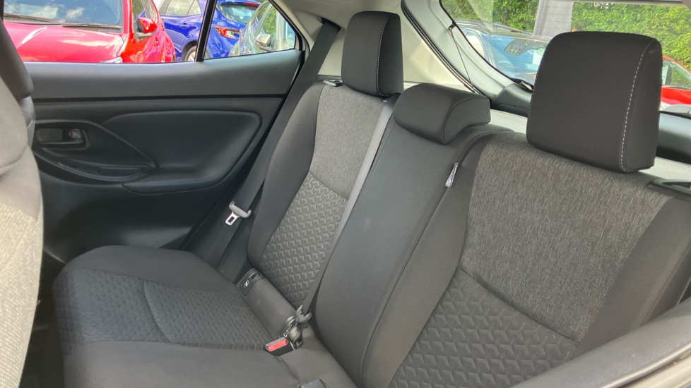 Toyota Yaris Cross 1.5 Hybrid Icon 5dr CVT Hybrid Estate - Image 41