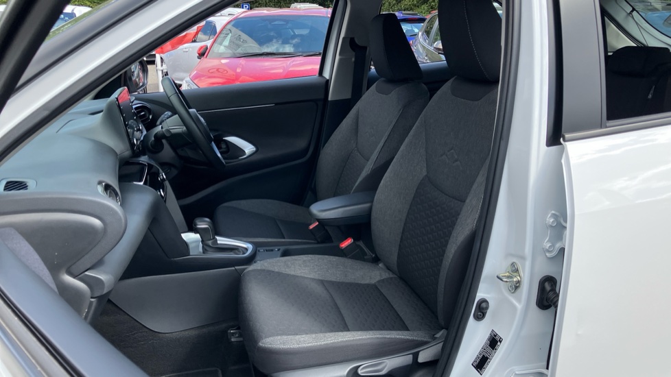 Toyota Yaris Cross 1.5 Hybrid Icon 5dr CVT Hybrid Estate - Image 53