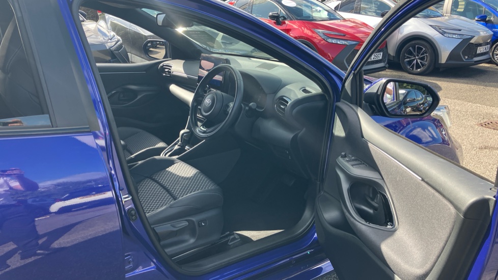 Toyota Yaris 1.5 Hybrid Excel 5dr CVT Hybrid Hatchback - Image 12