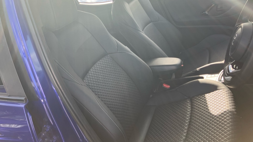 Toyota Yaris 1.5 Hybrid Excel 5dr CVT Hybrid Hatchback - Image 17