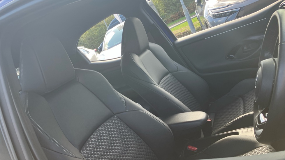 Toyota Yaris 1.5 Hybrid Excel 5dr CVT Hybrid Hatchback - Image 19