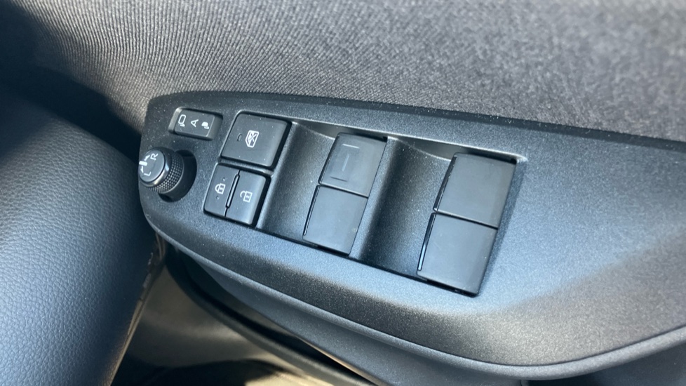 Toyota Yaris 1.5 Hybrid Excel 5dr CVT Hybrid Hatchback - Image 33