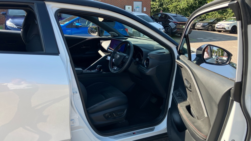 Toyota C-HR 2.0 PHEV GR Sport 5dr CVT Hatchback - Image 12