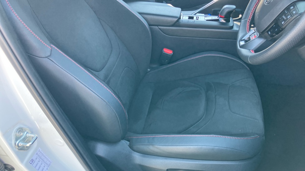 Toyota C-HR 2.0 PHEV GR Sport 5dr CVT Hatchback - Image 17