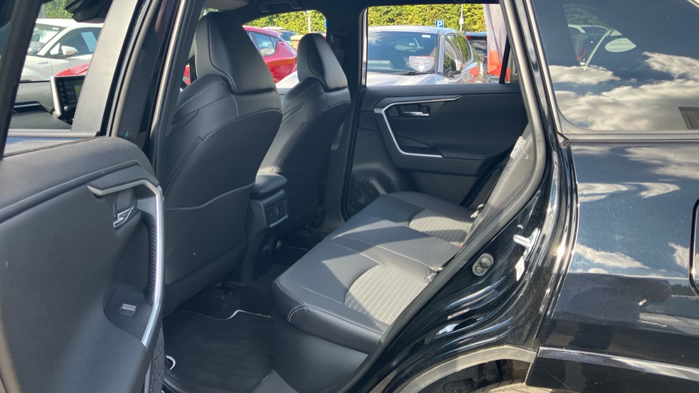 Toyota RAV4 2.5 VVT-i Hybrid Black Edition 5dr CVT 2WD Hybrid Estate - Image 15