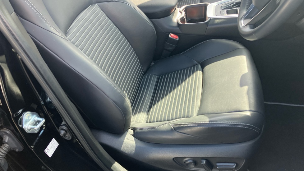 Toyota RAV4 2.5 VVT-i Hybrid Black Edition 5dr CVT 2WD Hybrid Estate - Image 17