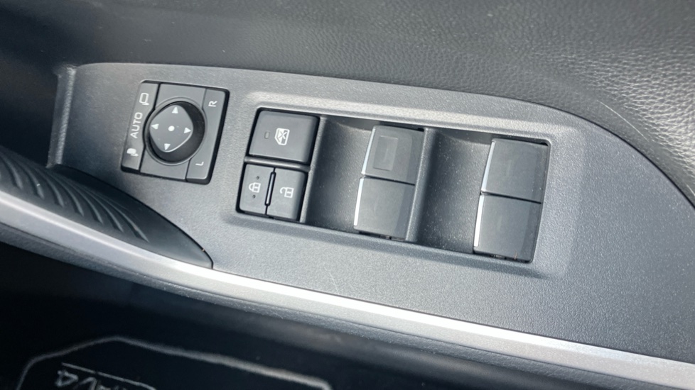 Toyota RAV4 2.5 VVT-i Hybrid Black Edition 5dr CVT 2WD Hybrid Estate - Image 33