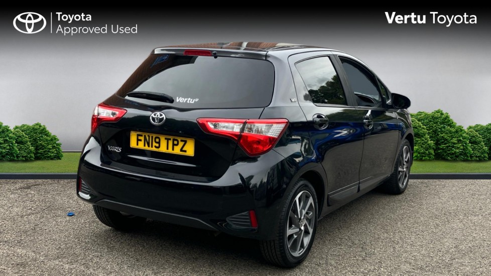Toyota Yaris 1.5 VVT-i Y20 5dr [Bi-tone] Petrol Hatchback - Image 2
