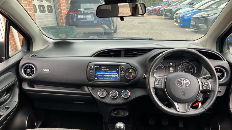 Toyota Yaris 1.5 VVT-i Y20 5dr [Bi-tone] Petrol Hatchback - Image 6