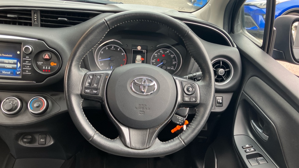 Toyota Yaris 1.5 VVT-i Y20 5dr [Bi-tone] Petrol Hatchback - Image 7