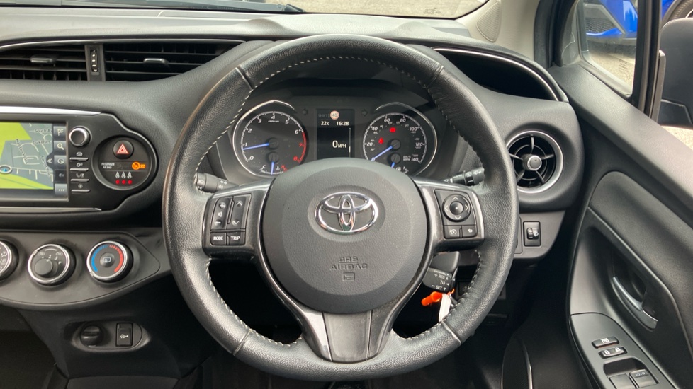 Toyota Yaris 1.5 VVT-i Y20 5dr [Bi-tone] Petrol Hatchback - Image 10