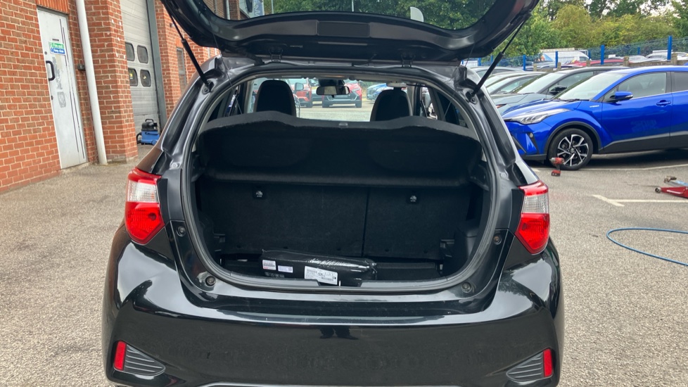 Toyota Yaris 1.5 VVT-i Y20 5dr [Bi-tone] Petrol Hatchback - Image 13