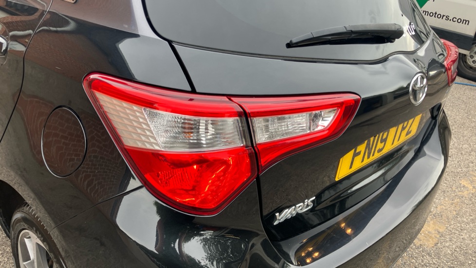 Toyota Yaris 1.5 VVT-i Y20 5dr [Bi-tone] Petrol Hatchback - Image 21