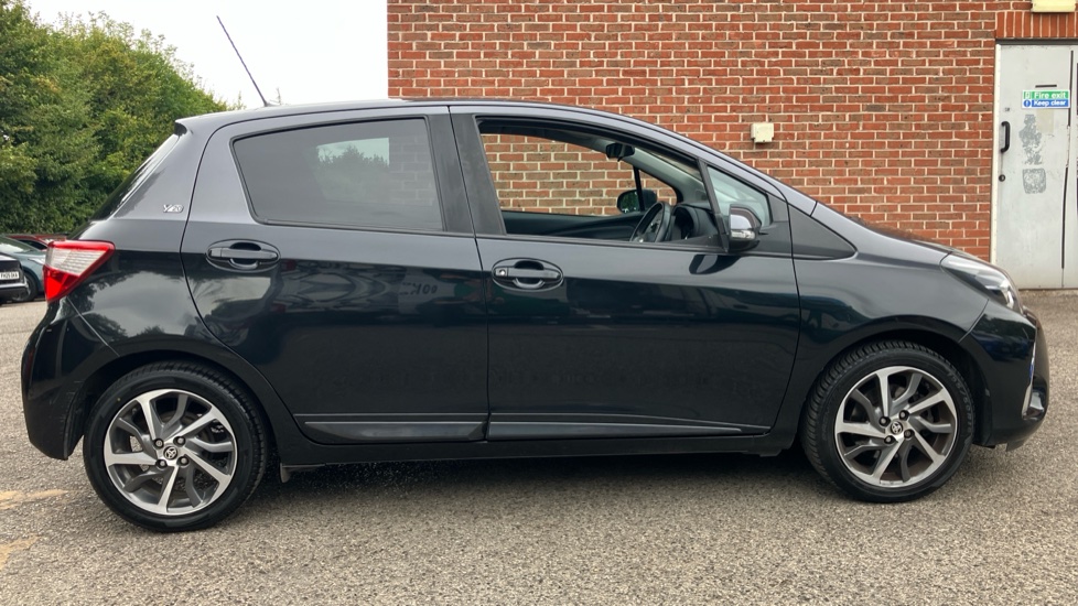 Toyota Yaris 1.5 VVT-i Y20 5dr [Bi-tone] Petrol Hatchback - Image 23