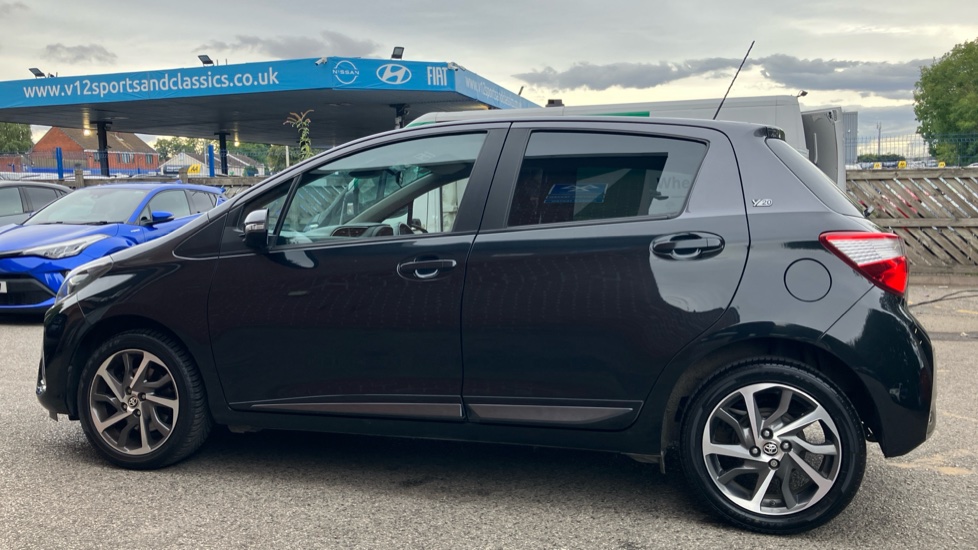 Toyota Yaris 1.5 VVT-i Y20 5dr [Bi-tone] Petrol Hatchback - Image 24