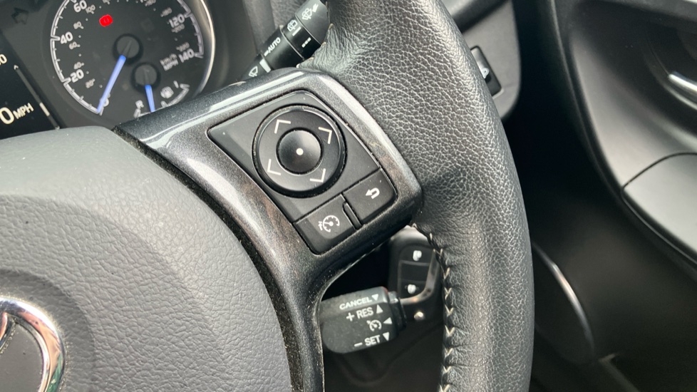 Toyota Yaris 1.5 VVT-i Y20 5dr [Bi-tone] Petrol Hatchback - Image 32
