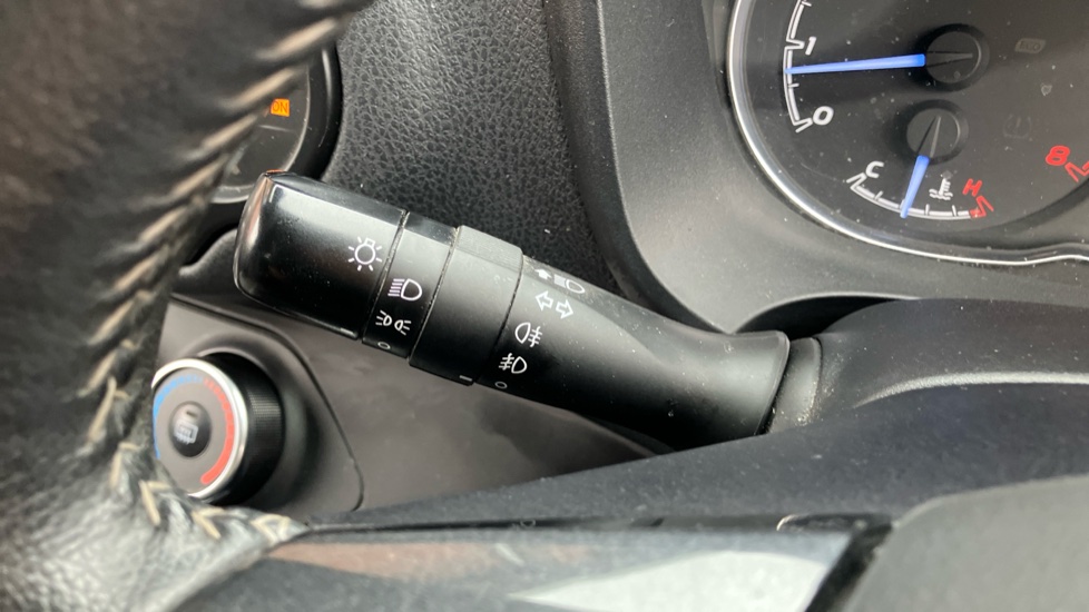 Toyota Yaris 1.5 VVT-i Y20 5dr [Bi-tone] Petrol Hatchback - Image 35