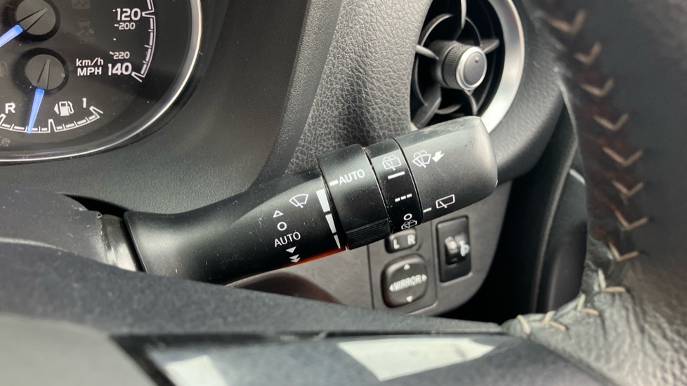 Toyota Yaris 1.5 VVT-i Y20 5dr [Bi-tone] Petrol Hatchback - Image 36