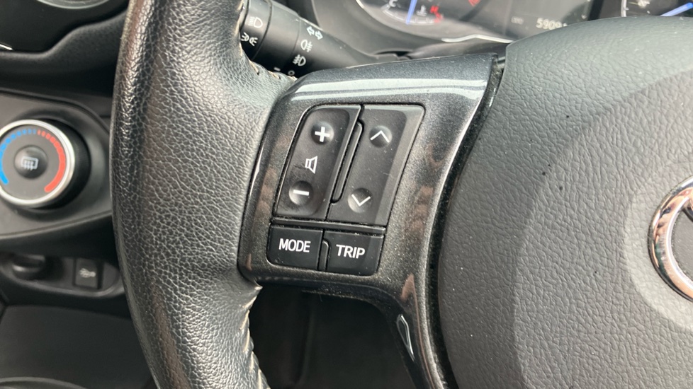 Toyota Yaris 1.5 VVT-i Y20 5dr [Bi-tone] Petrol Hatchback - Image 41