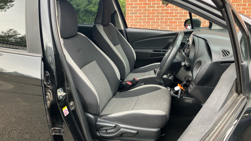 Toyota Yaris 1.5 VVT-i Y20 5dr [Bi-tone] Petrol Hatchback - Image 55