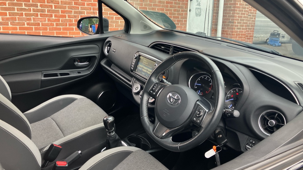 Toyota Yaris 1.5 VVT-i Y20 5dr [Bi-tone] Petrol Hatchback - Image 56