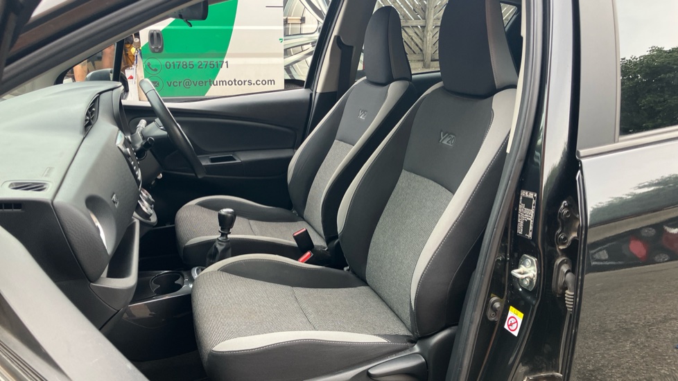 Toyota Yaris 1.5 VVT-i Y20 5dr [Bi-tone] Petrol Hatchback - Image 57