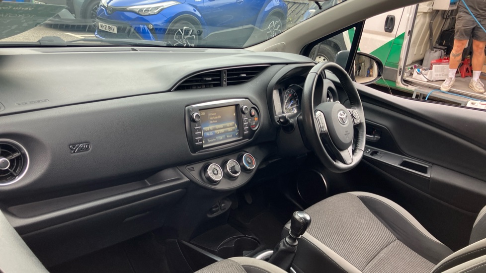 Toyota Yaris 1.5 VVT-i Y20 5dr [Bi-tone] Petrol Hatchback - Image 58