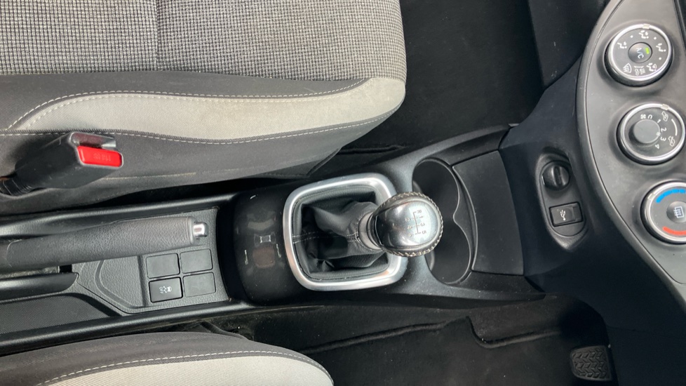 Toyota Yaris 1.5 VVT-i Y20 5dr [Bi-tone] Petrol Hatchback - Image 60