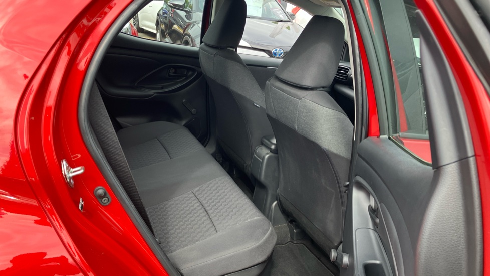 Toyota Yaris 1.5 Hybrid Icon 5dr CVT Hybrid Hatchback - Image 8