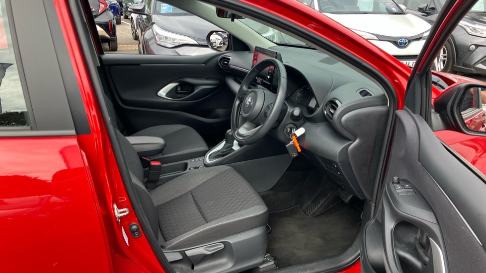 Toyota Yaris 1.5 Hybrid Icon 5dr CVT Hybrid Hatchback - Image 12