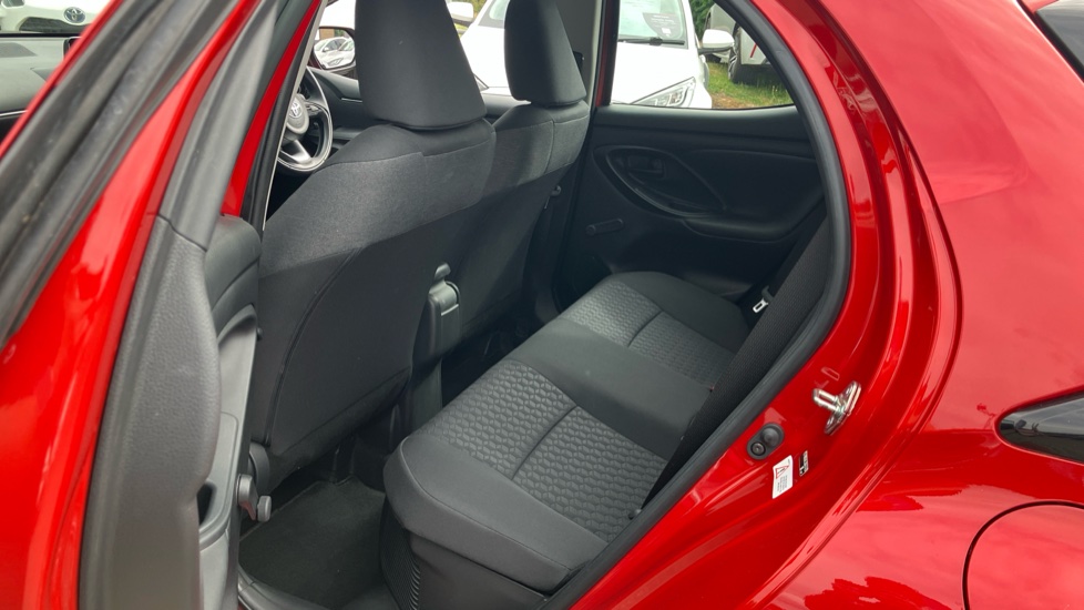 Toyota Yaris 1.5 Hybrid Icon 5dr CVT Hybrid Hatchback - Image 15